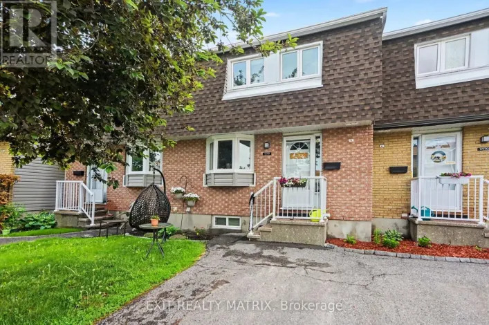 Row / Townhouse for sale: F - 1777 LAMOUREUX DRIVE, Ottawa