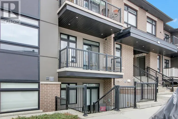 F - 320 TULUM CRESCENT, Ottawa