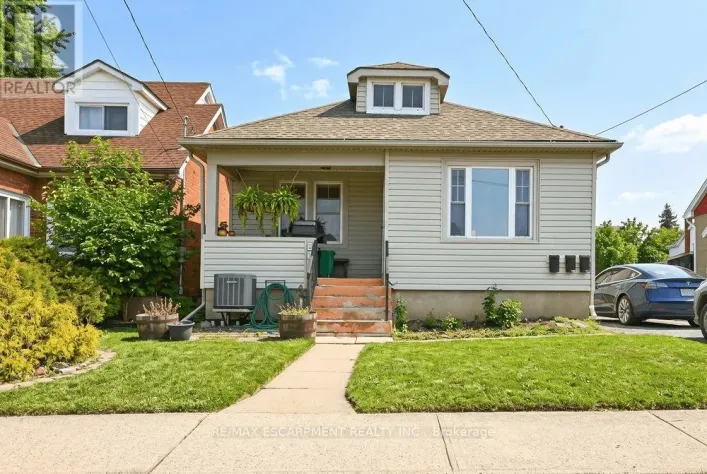 FRONT - 66 QUEEN STREET S, Thorold
