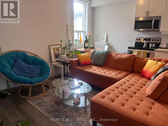 FRONT U - 926 COLLEGE STREET, Toronto