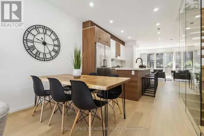 FURNISHED UPPER - 43A CUMMINGS STREET, Toronto