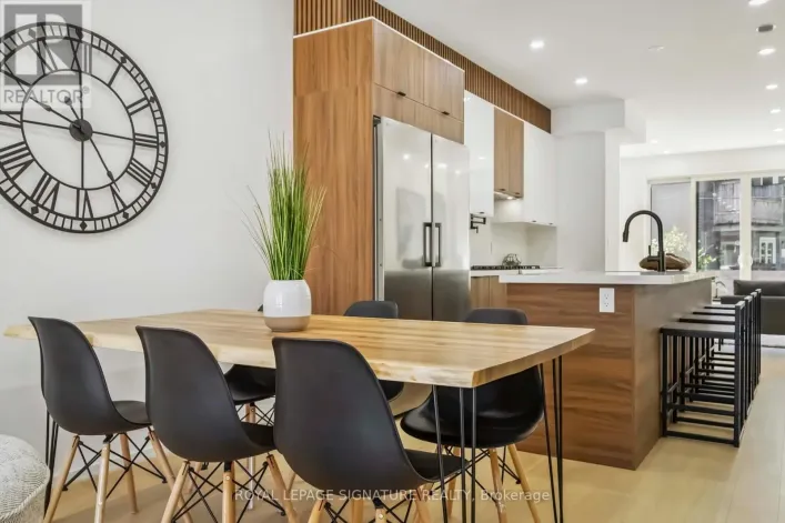 FURNISHED UPPER - 43A CUMMINGS STREET, Toronto