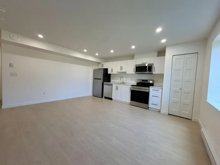 Garden-Level 178 STREET, Surrey