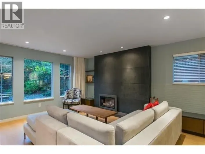 Ground Floor 4533 W 16TH AVE, Vancouver