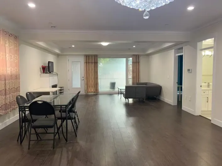 Ground Level 13766 NORTH BLUFF ROAD, Surrey