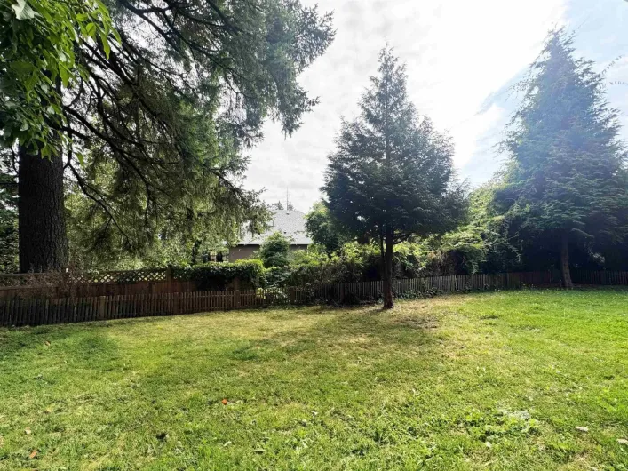 House for rent: Ground Suite-14000 WELLINGTON CRESCENT, Surrey