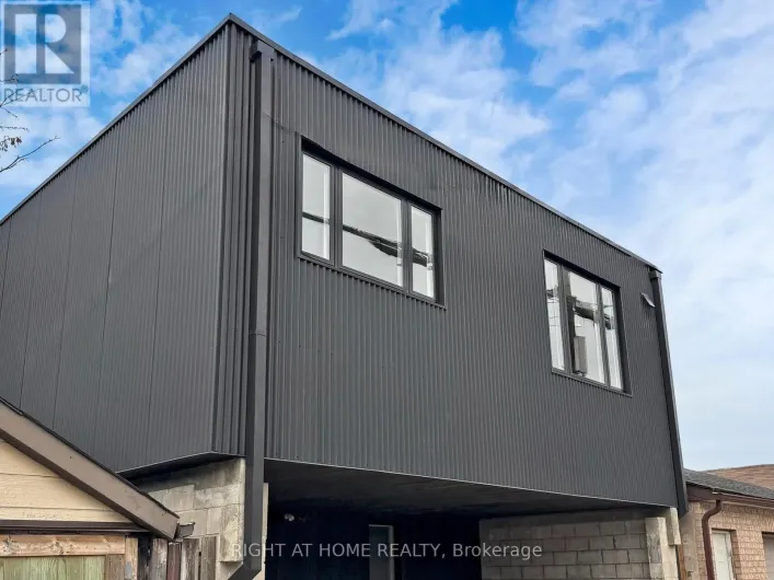 LANEWAY - 1137 DOVERCOURT ROAD, Toronto