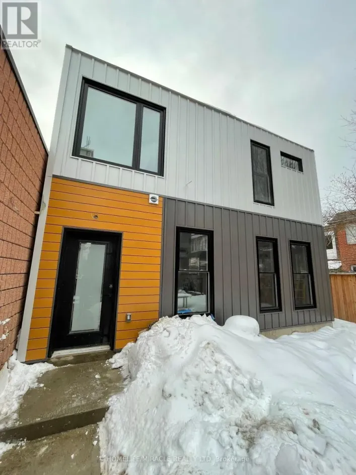 LANEWAY - 679 DOVERCOURT ROAD, Toronto