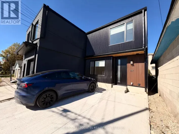 LANEWAY UNIT - 29 EARNSCLIFFE ROAD, Toronto