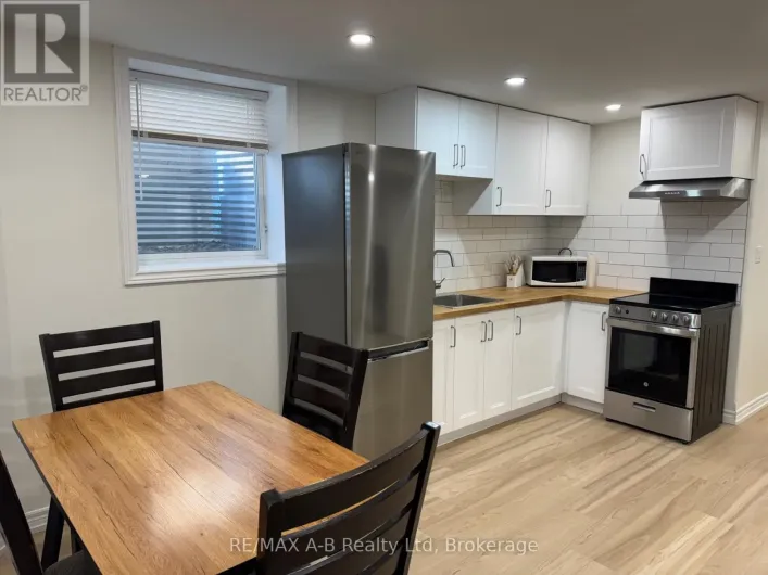 LOWE UNIT - 1522 CAEN AVENUE, Woodstock