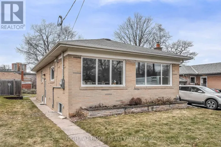 LOWER - 10 GOLFWOOD HEIGHTS, Toronto