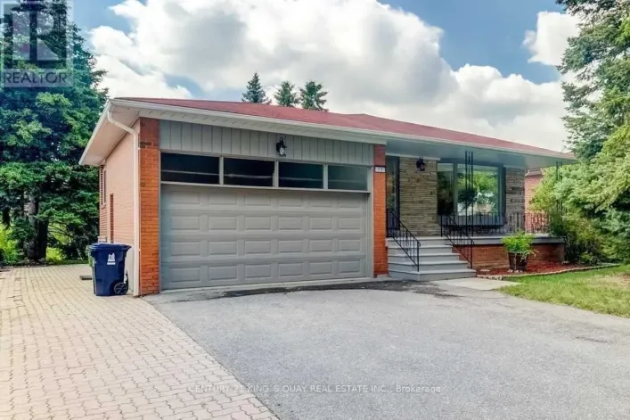 LOWER - 11 BOWHILL CRESCENT, Toronto