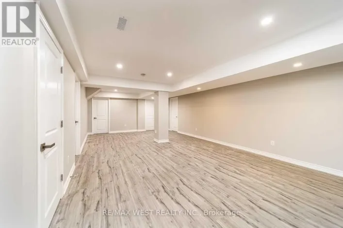 LOWER - 111 IRONSIDE DRIVE, Vaughan