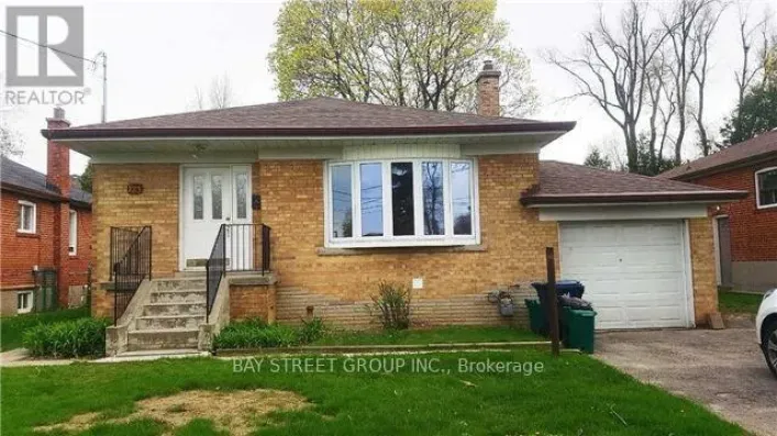 LOWER 123 SEARLE AVENUE, Toronto