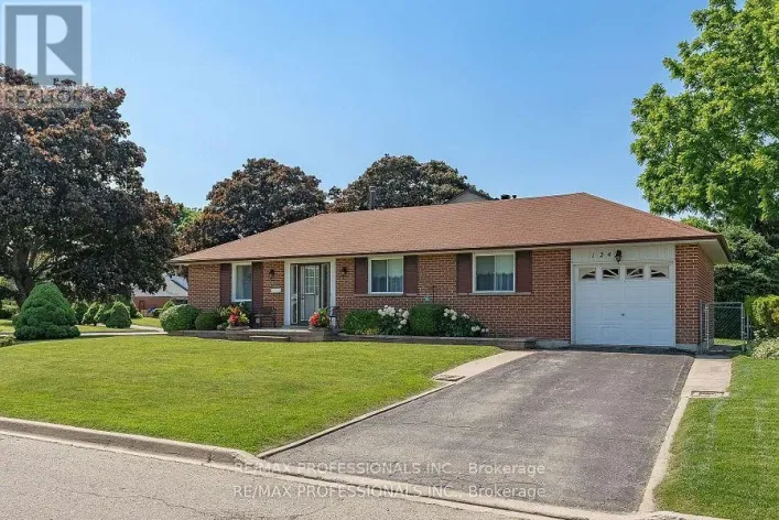 LOWER - 124 PANTER CRESCENT, Ajax