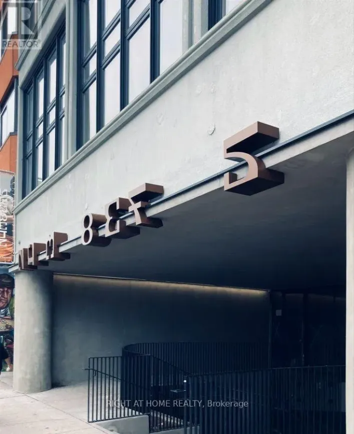 LOWER - 1305 DUNDAS STREET W, Toronto