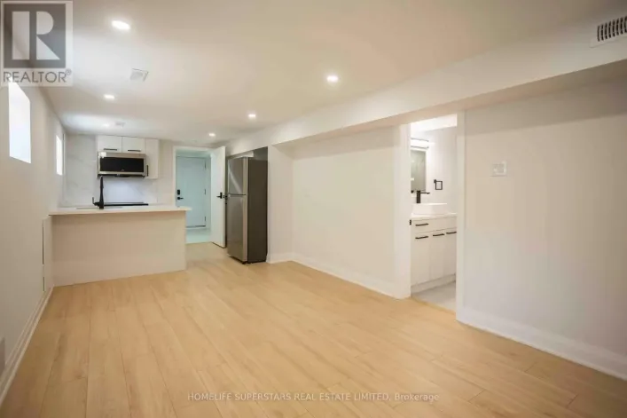 LOWER - 15 SHADEMASTER COURT, Toronto