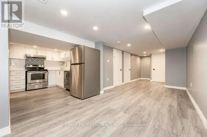 LOWER - 15 WEXFORD AVENUE N, Hamilton