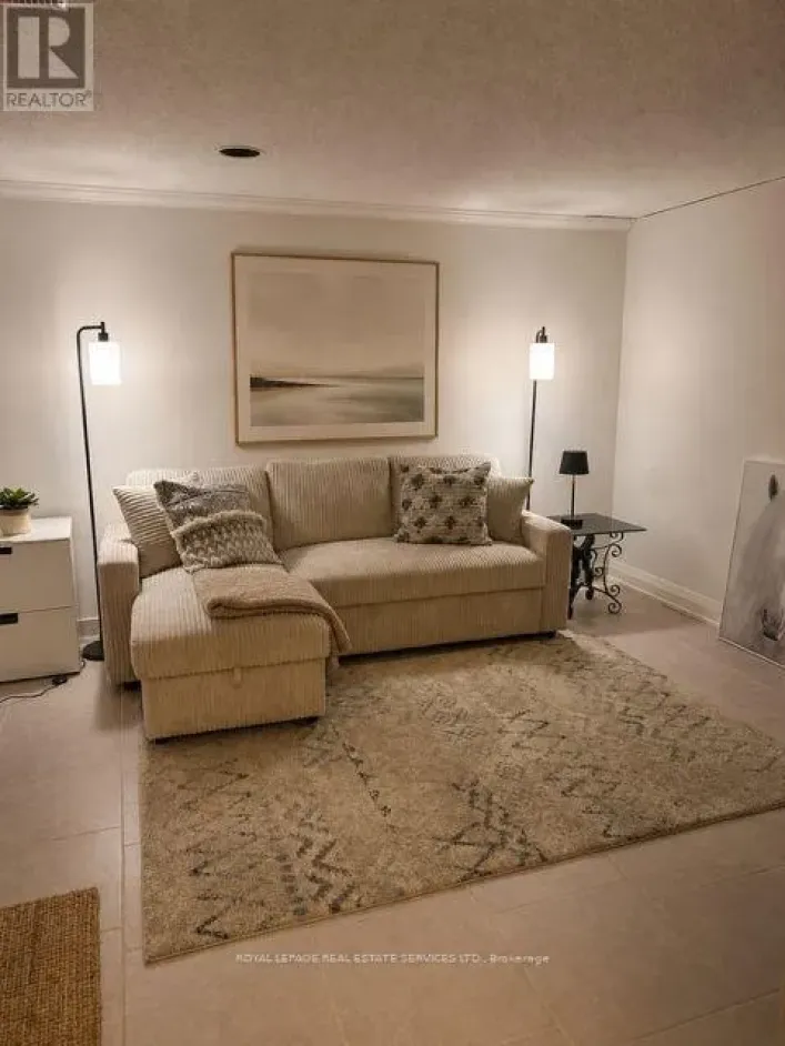 LOWER - 17 LONGFIELD ROAD, Toronto
