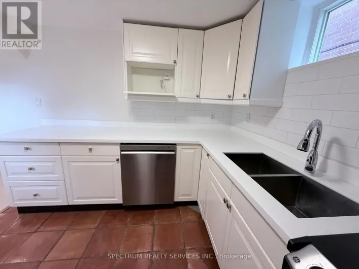 LOWER - 172 QUEENSLEA AVENUE, Toronto