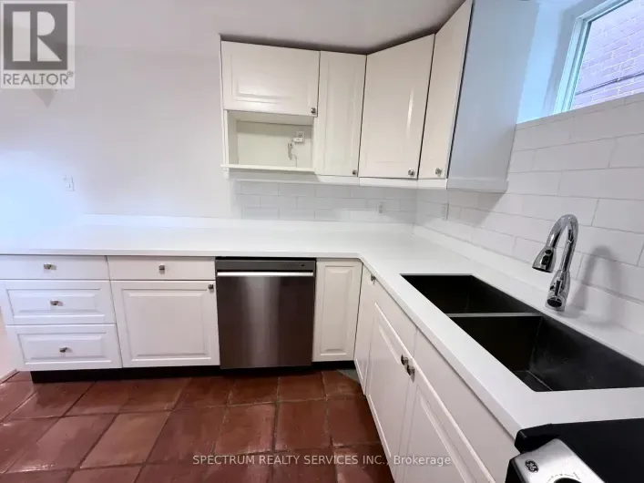 LOWER - 172 QUEENSLEA AVENUE, Toronto