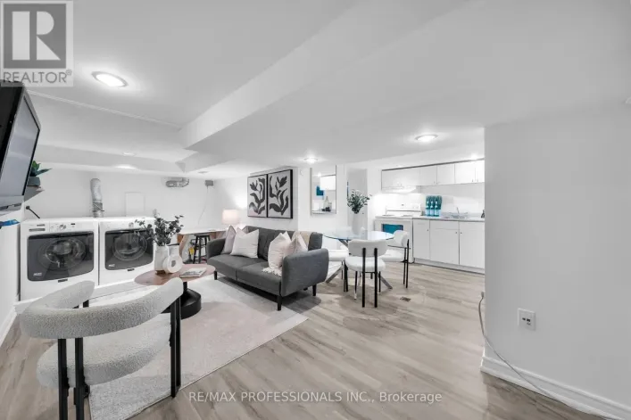 LOWER - 176 SIXTH STREET, Toronto