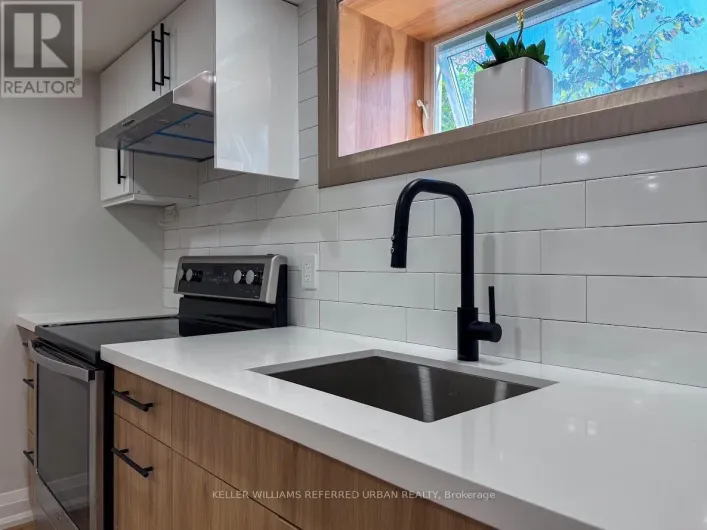 LOWER - 18 SUNSET TRAIL, Toronto