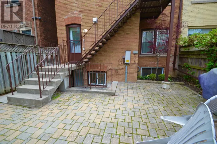 LOWER - 180 MADISON AVENUE, Toronto