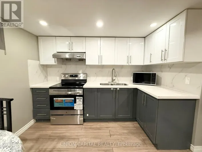 LOWER - 19 BAYLAWN DRIVE, Toronto