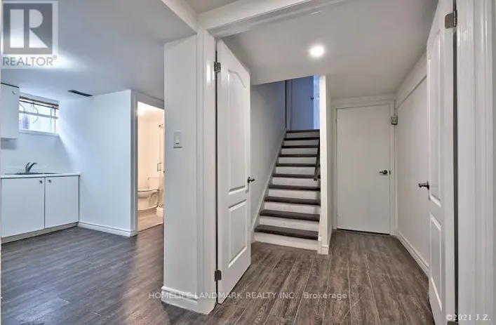 LOWER - 2 CRAYFORD DRIVE, Toronto