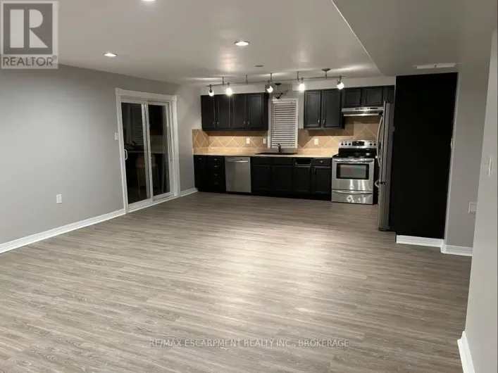 LOWER - 205 DORCHESTER DRIVE, Grimsby