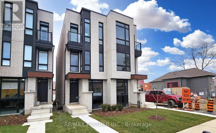 LOWER - 208 MCROBERTS AVENUE W, Toronto
