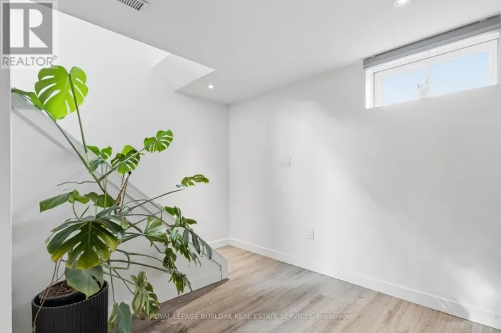 LOWER - 2112 AMESBURY CRESCENT, Burlington