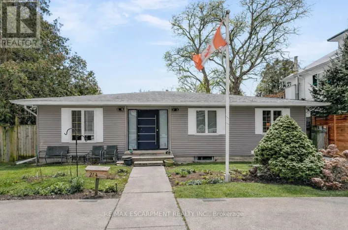 LOWER - 214 MAIN STREET E, Grimsby