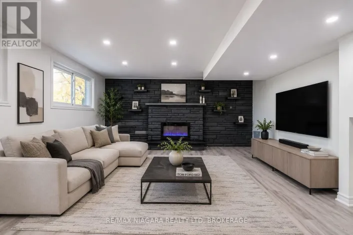 LOWER - 22 CHANTLER ROAD, Welland