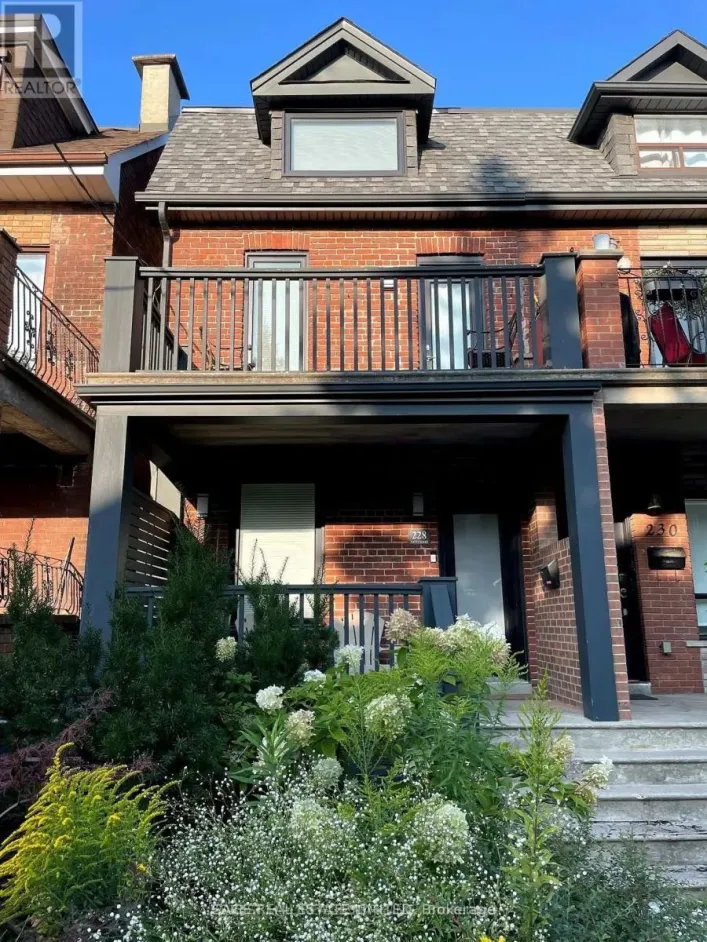 LOWER - 228 MONTROSE AVENUE, Toronto