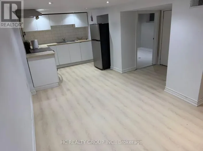 LOWER - 25 BEECHWOOD AVENUE, Toronto
