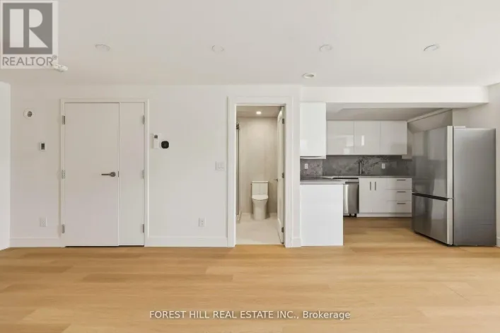 LOWER - 250 HALLAM STREET, Toronto
