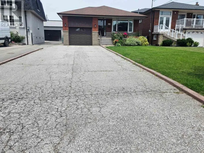 LOWER - 252 MAPLE LEAF DRIVE, Toronto