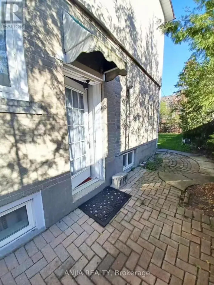LOWER 256 HOMEWOOD AVENUE, Toronto