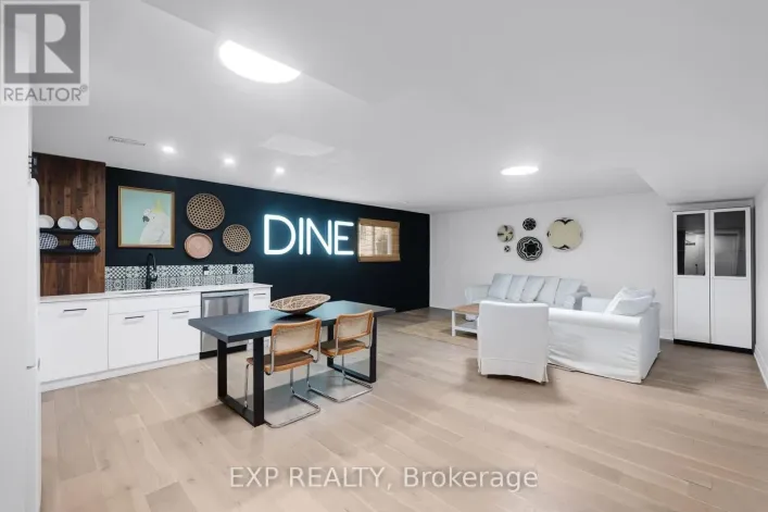 LOWER - 256 OLD MOSLEY STREET, Wasaga Beach