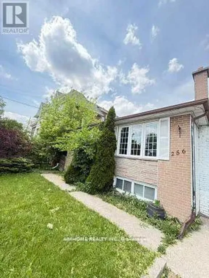 LOWER - 256 PATRICIA AVENUE, Toronto