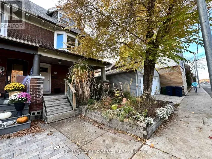 LOWER - 256 WOODBINE AVENUE, Toronto