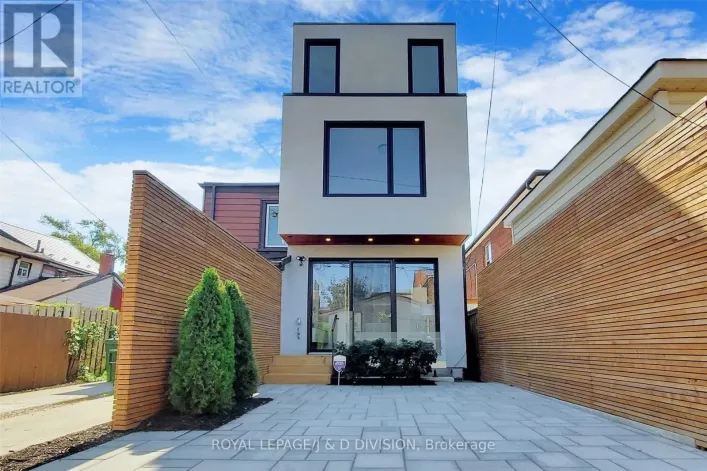 LOWER - 26 HENDERSON AVENUE, Toronto