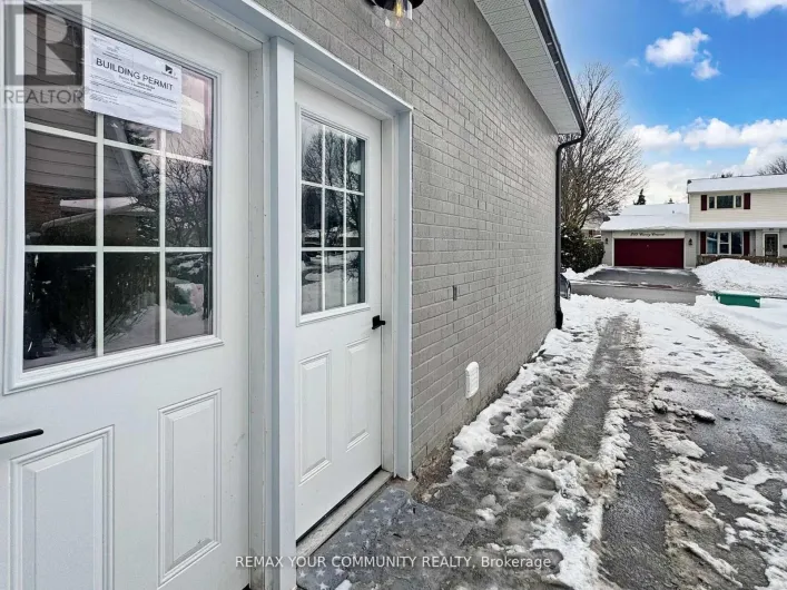 LOWER - 264 CURREY CRESCENT E, Newmarket