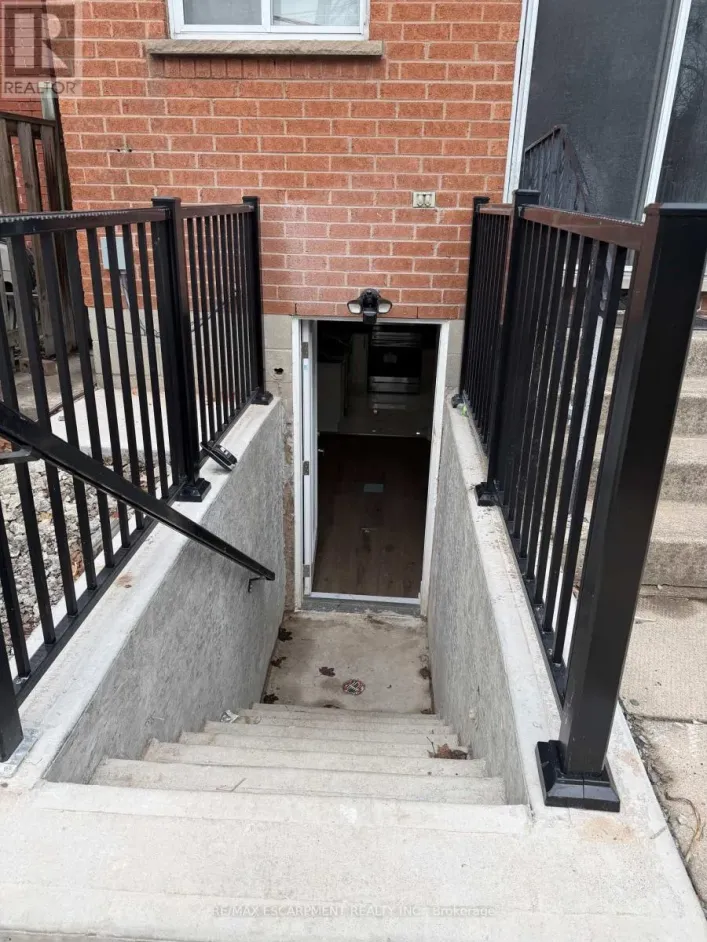 LOWER - 276 BELMORAL AVENUE N, Hamilton