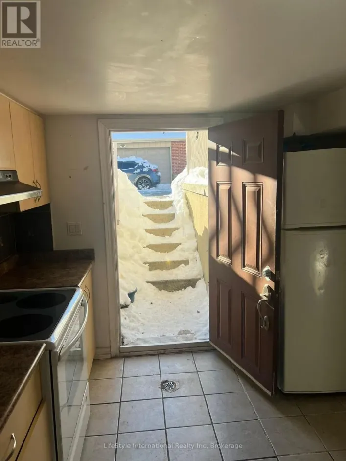 LOWER - 280 CORNELIUS PARKWAY, Toronto