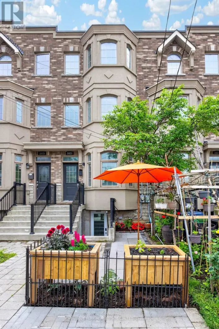 LOWER - 2823 ST CLAIR AVENUE E, Toronto