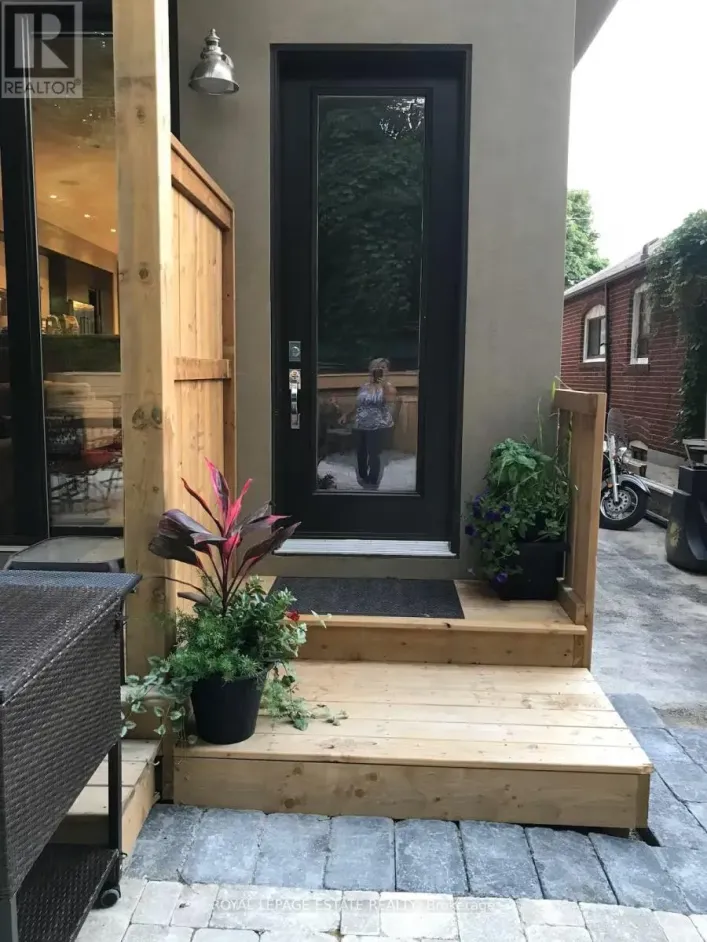 LOWER - 30 RHYDWEN AVENUE, Toronto