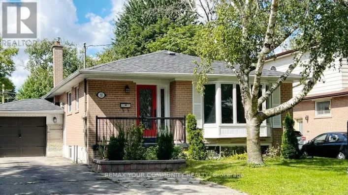 LOWER - 32 COLLINS CRESCENT, Aurora